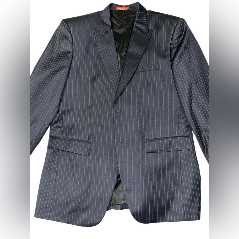 2 piece Giorgio Armani Mens pinstripe Suit. Size 44 slim. Custom style suit.